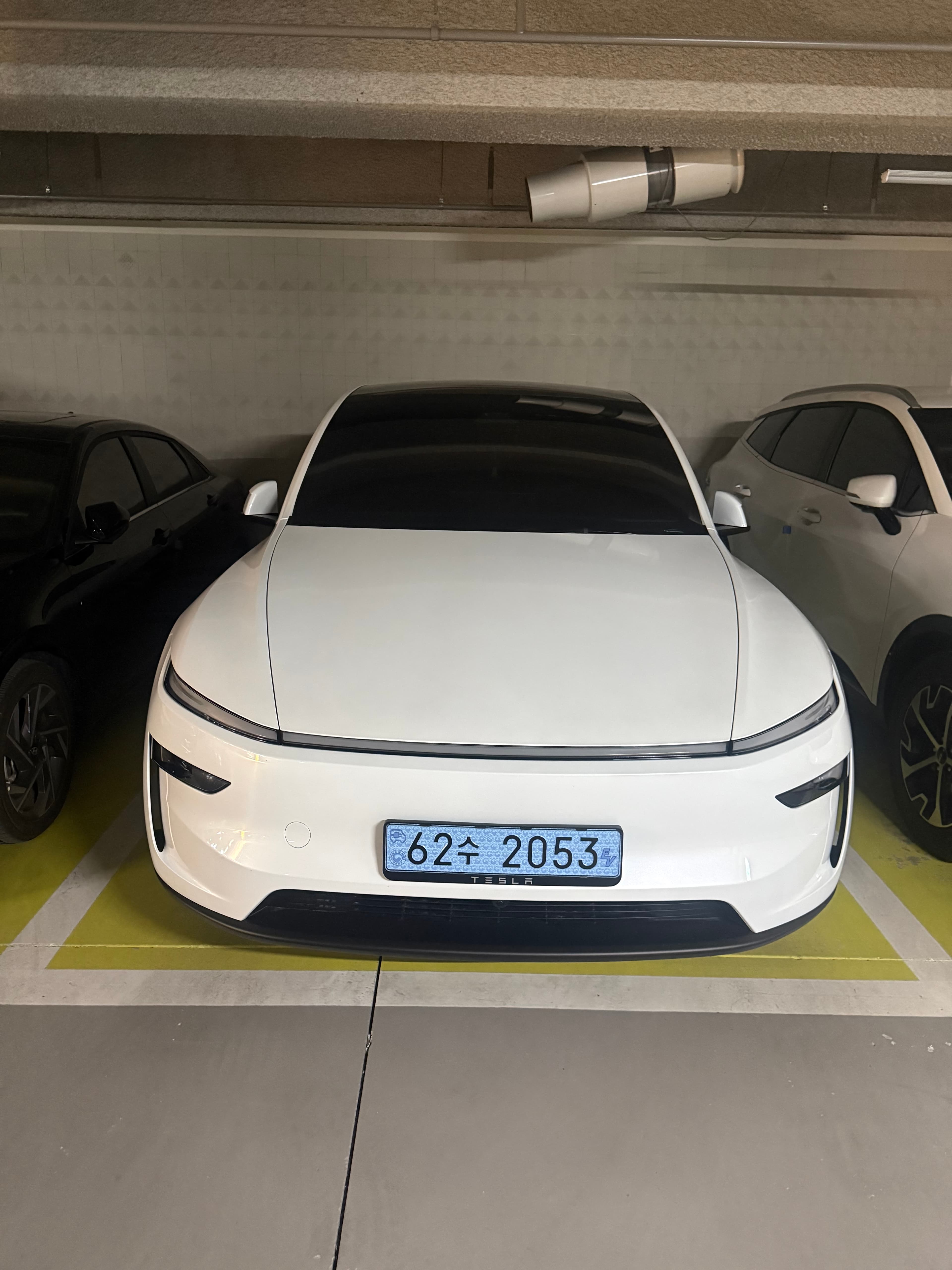 테슬라 Model Y 출고후기 사진 1