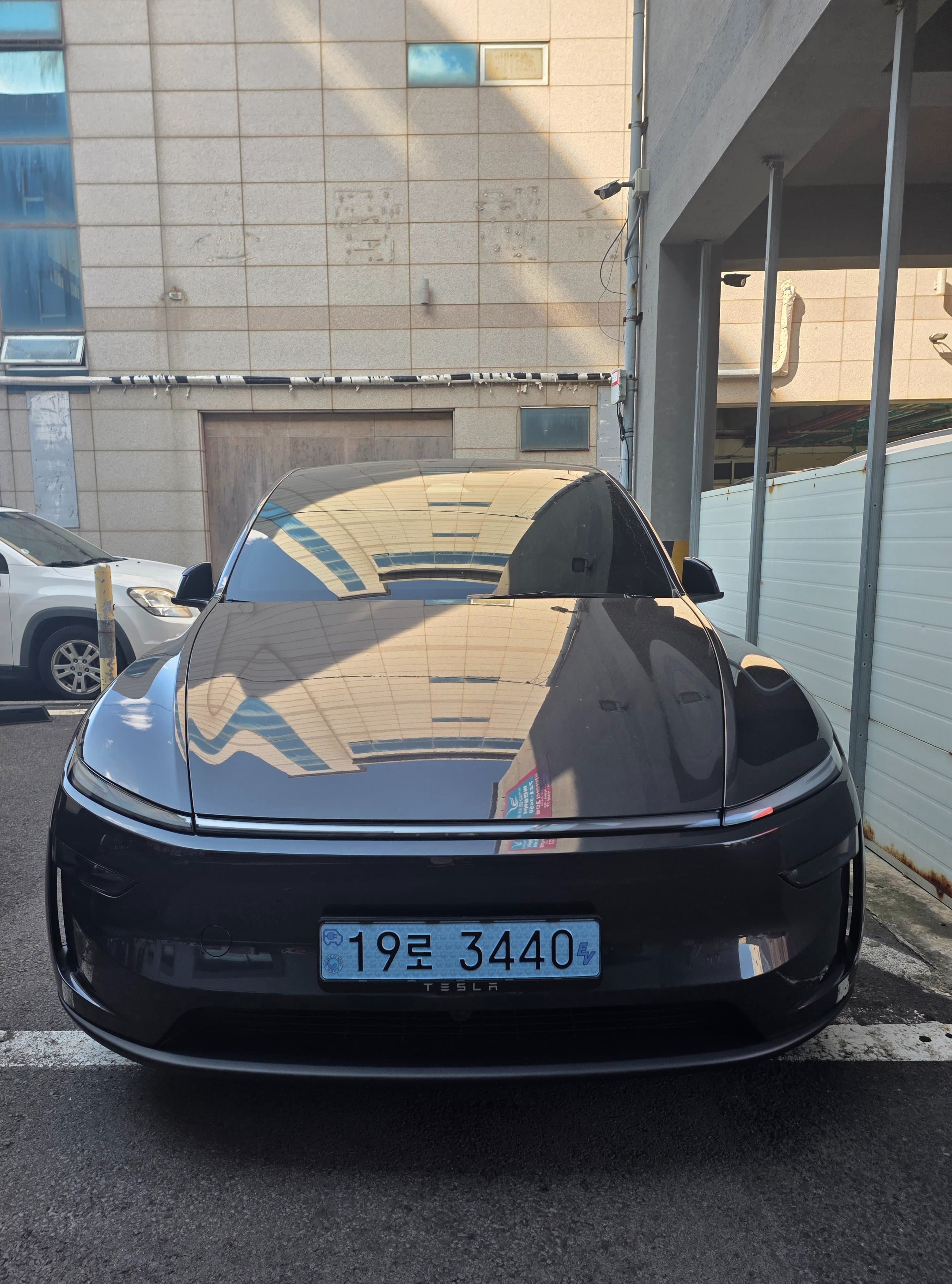 테슬라 Model Y 출고후기 사진 1