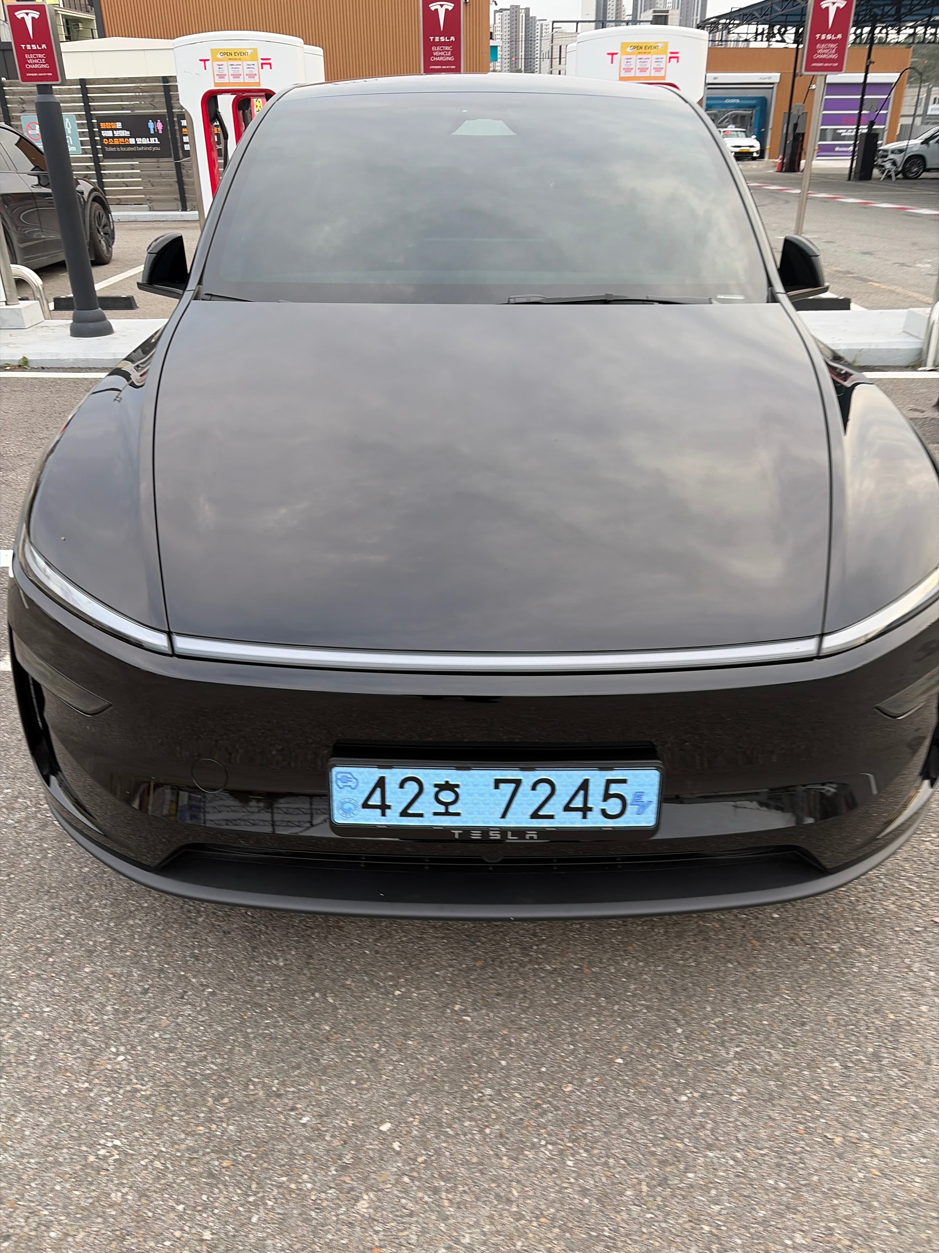 테슬라 모델 Y 출고후기 사진 1